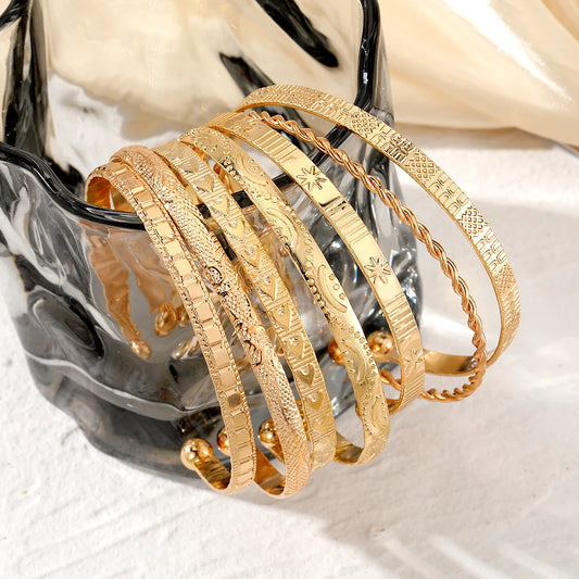 Punk-Chic Set: 7-teiliges Herz-Armband-Set in Gold