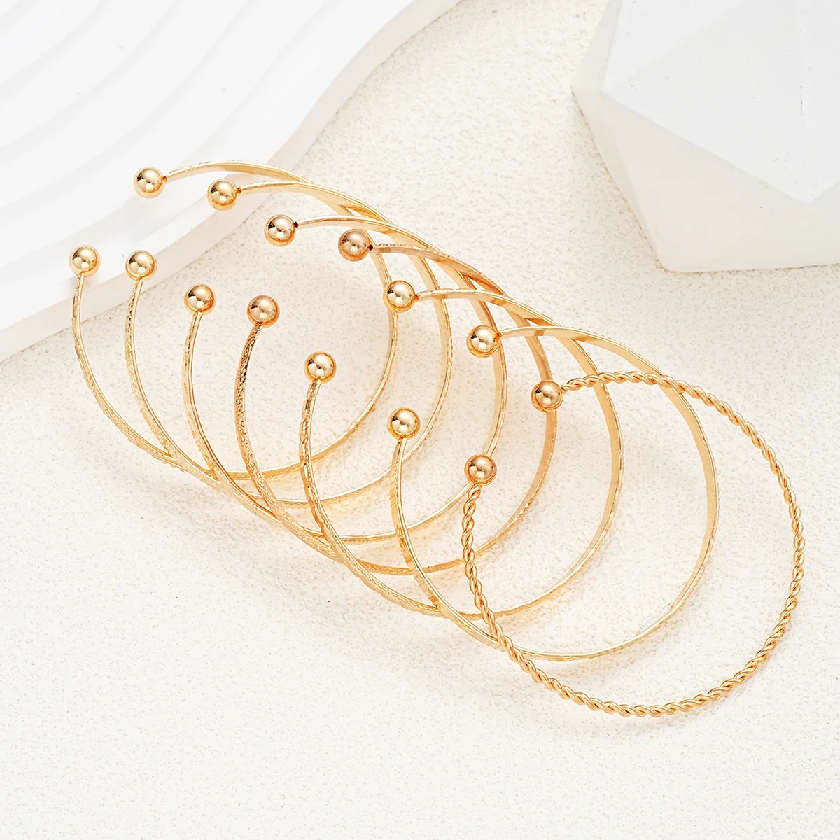 Punk-Chic Set: 7-teiliges Herz-Armband-Set in Gold