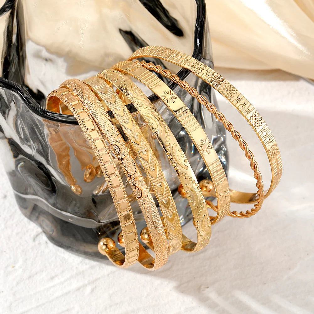 Punk-Chic Set: 7-teiliges Herz-Armband-Set in Gold