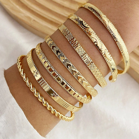 Punk-Chic Set: 7-teiliges Herz-Armband-Set in Gold