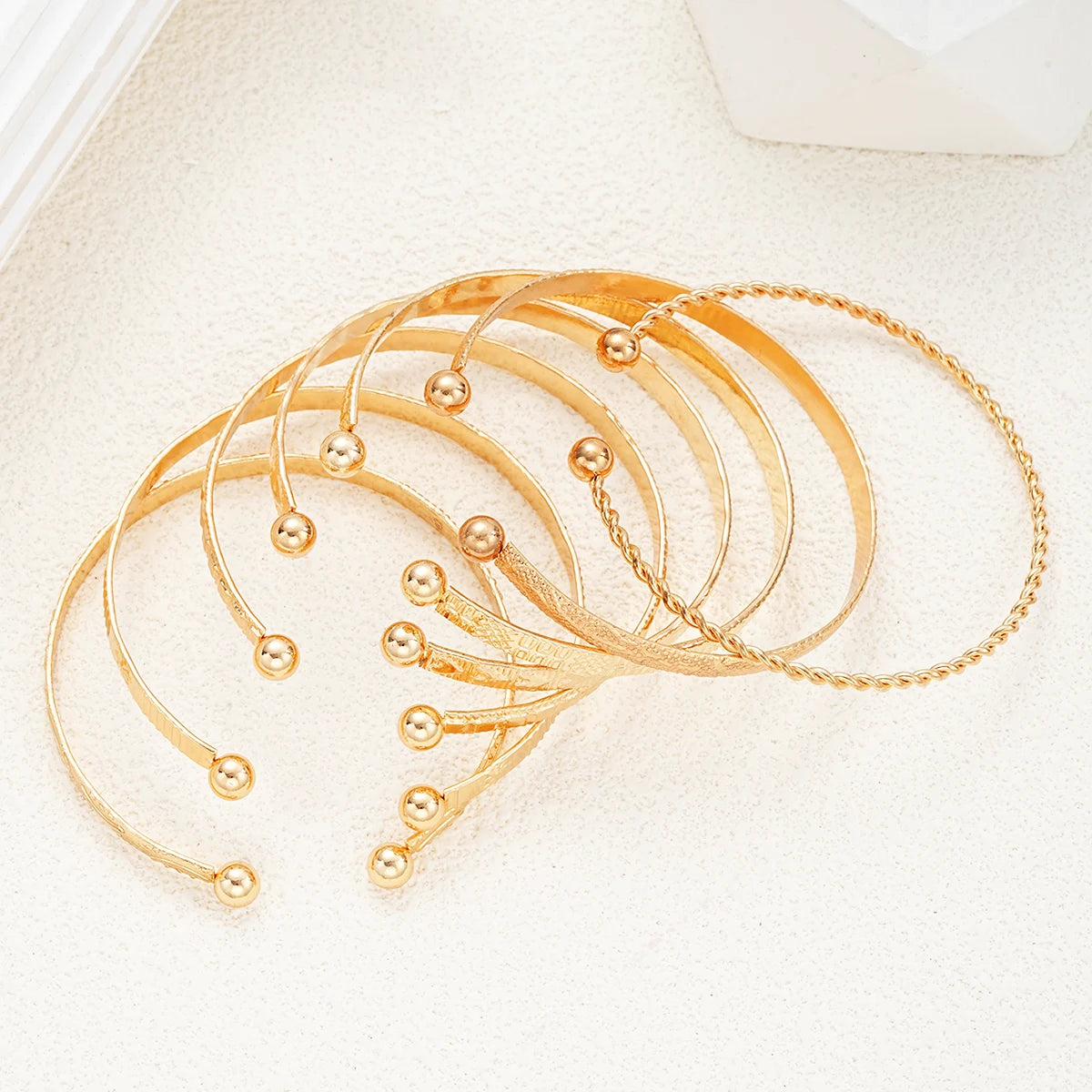 Punk-Chic Set: 7-teiliges Herz-Armband-Set in Gold